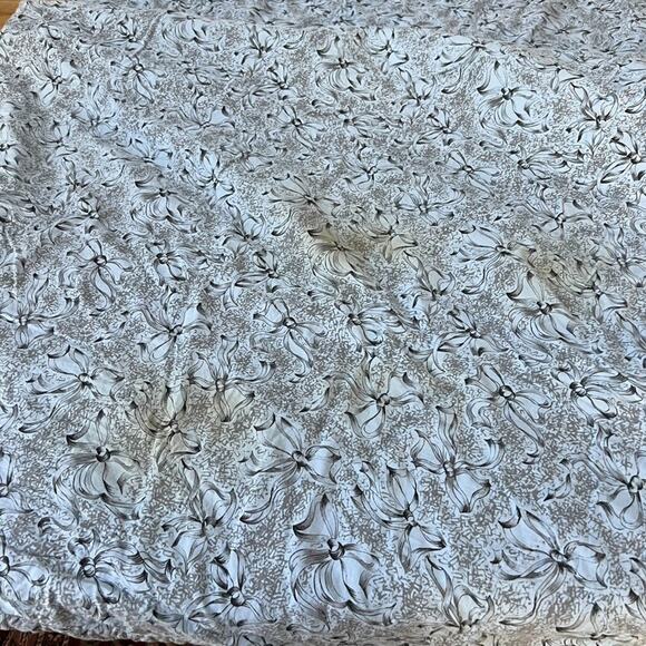 Handmade Fan Quilt Patchwork Floral Pattern Reversible 71.5"x 67" - Picture 15 of 16